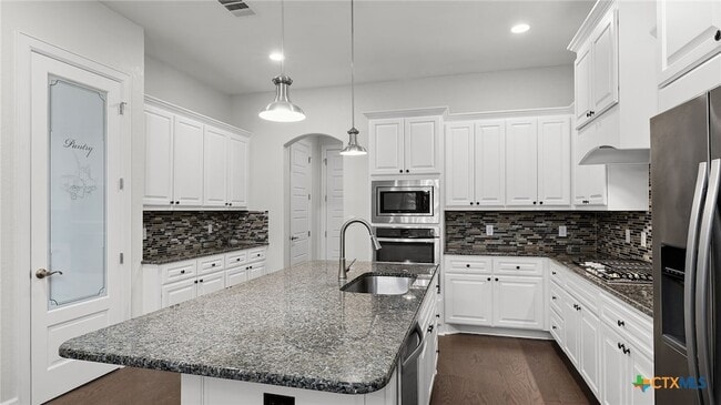 Building Photo - 961 N Academy Ave