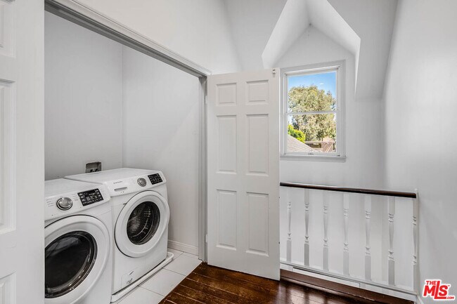 Building Photo - 6457 Surfside Way