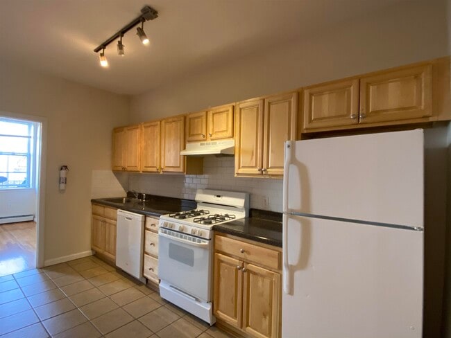 Building Photo - 275 Webster Ave