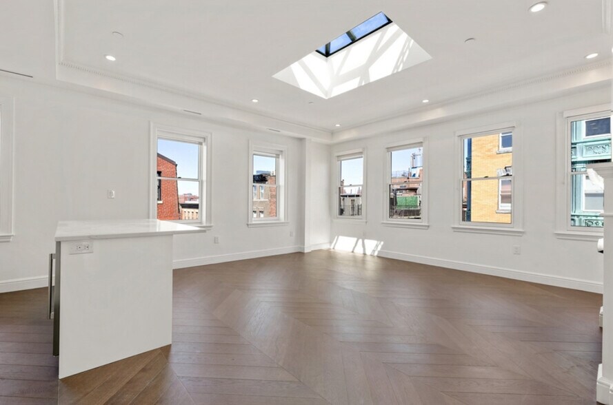 Primary Photo - 537 Boylston St