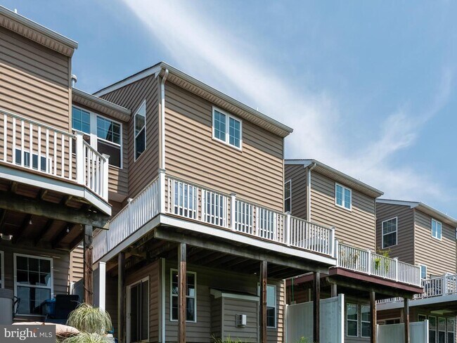 Building Photo - 232 Tall Trees Cir