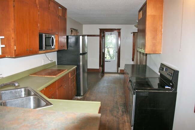 Building Photo - Acreage in Rural Burbank