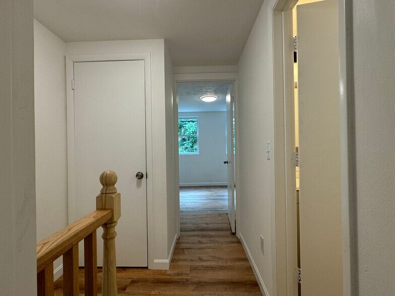 Building Photo - 225 Evergreen Ave