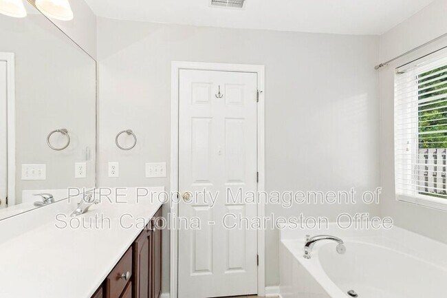Building Photo - 1322 Palm Cove Dr