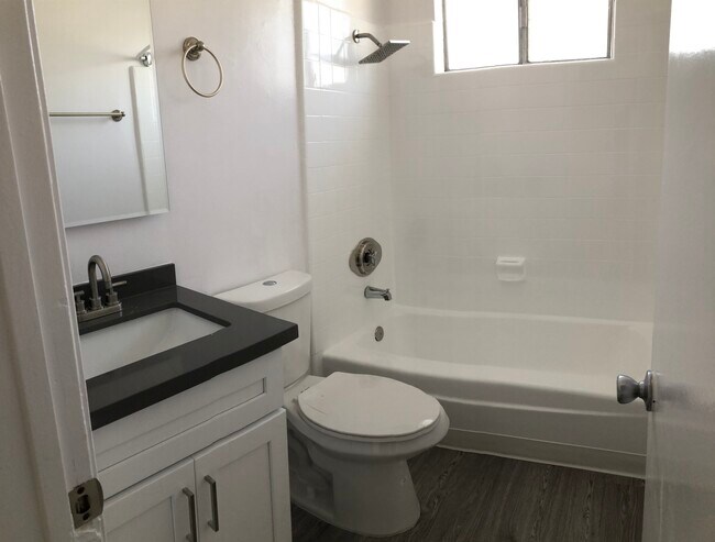 Building Photo - 3337 S Durango Ave