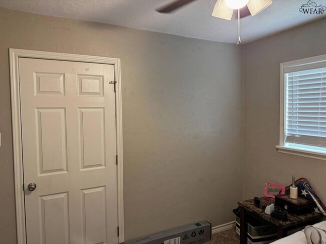 Building Photo - 5012 Lakefront Dr
