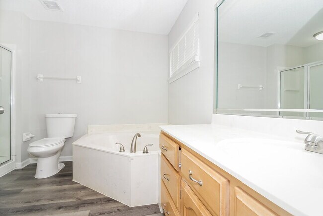 Building Photo - 8471 Cross Point Dr