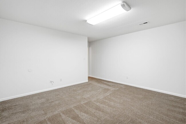 Building Photo - 2413-2415 Northampton Dr.