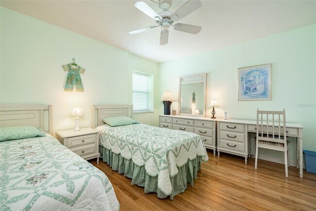 Building Photo - 420 64th Ave