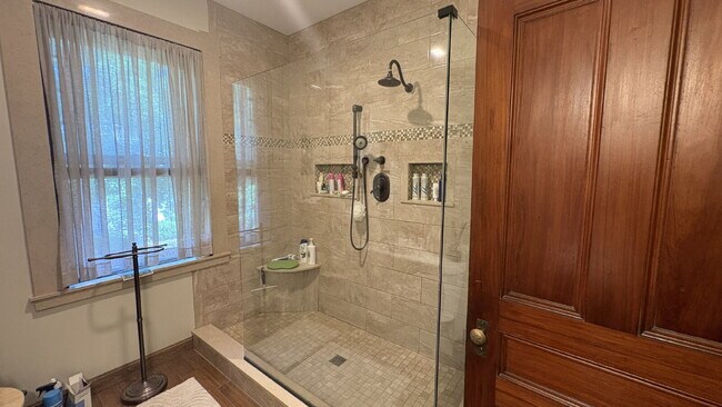 Building Photo - Stunning 3BR + Office Victorian Home with 6 Off-Street Parking Spaces – Flexible Mid- to Long-Ter...