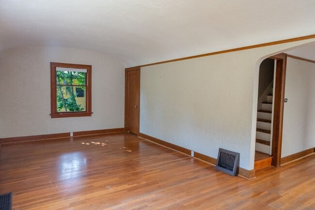 Building Photo - 4Bd/2Ba Seattle House