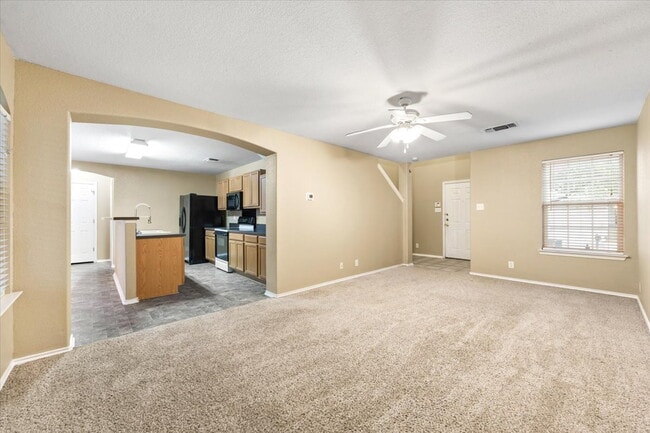 Building Photo - Spacious 4 Bedroom Home in Prime Medical Center Location
