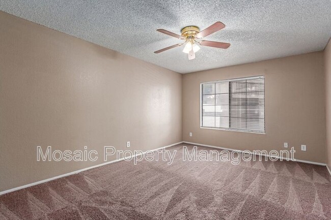 Building Photo - 700 E Mesquite Cir