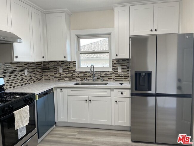 Building Photo - 4014 Verdugo View Dr