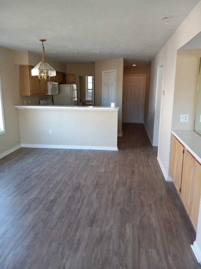 Building Photo - 589 Blue River Ct