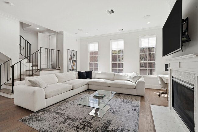 Building Photo - 2174 Briarglen Dr