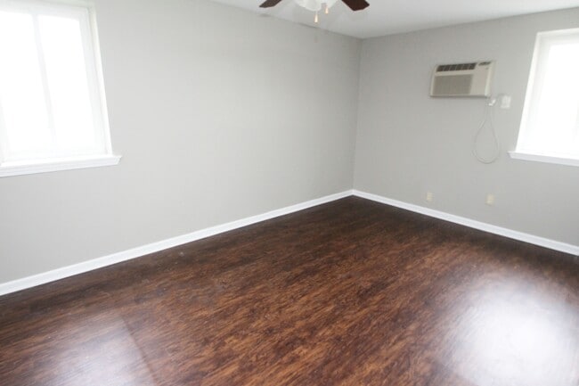 Interior Photo - SUMNER PLACE -- 112