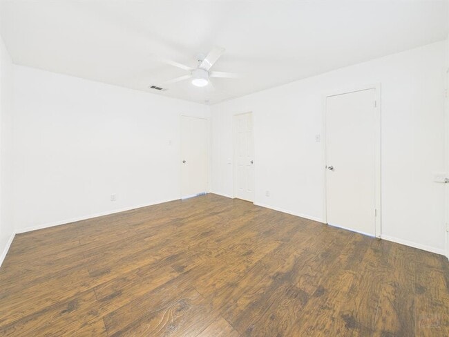 Building Photo - 1305 Hollow Creek Dr