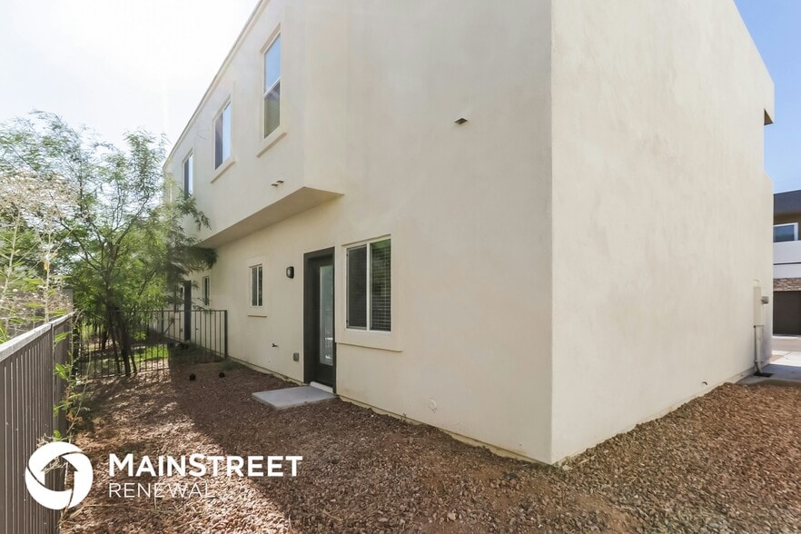 Building Photo - 2000 N 36th St