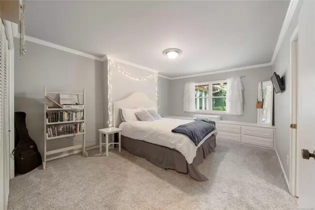 Building Photo - Incredible Ranch Style Home in Midtown!