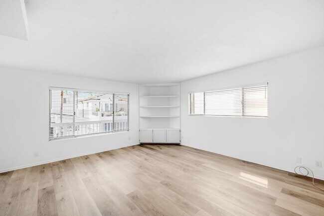 Upstairs living space - 464 28th St