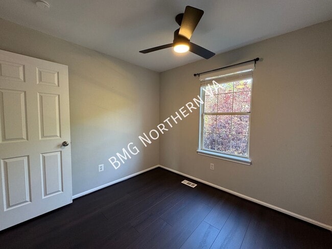 Building Photo - 8651 Centerton Ln