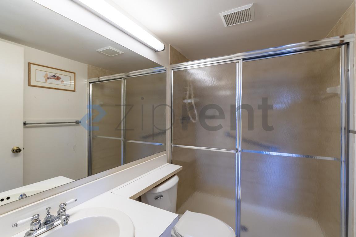 Building Photo - Unit D1