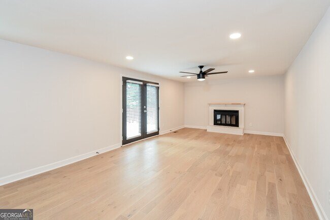 Building Photo - 234 Pinehurst Ln