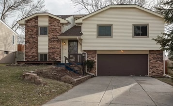 Building Photo - Spacious 4 Bedroom in Millard!!