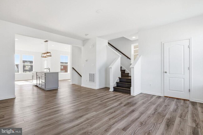 Building Photo - 38 Kirby Ct