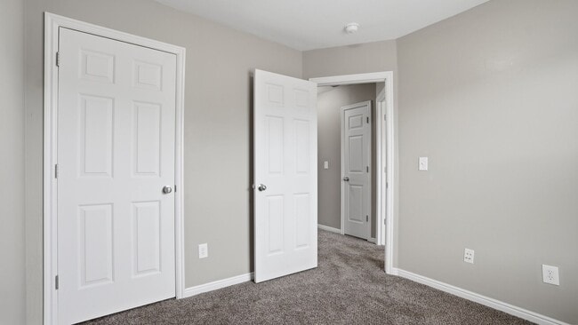 Building Photo - 4 Bedroom Townhome in Daybreak!!