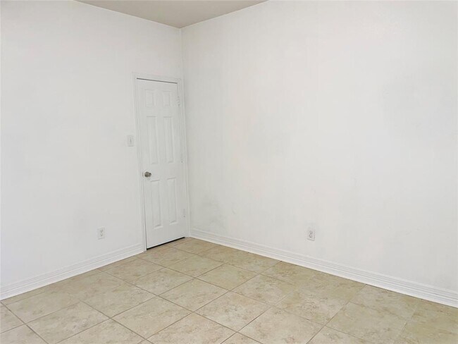 Building Photo - 19310 Hillside Springs Cir
