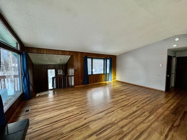 Building Photo - LIFE IS BETTER AT THE LAKE!