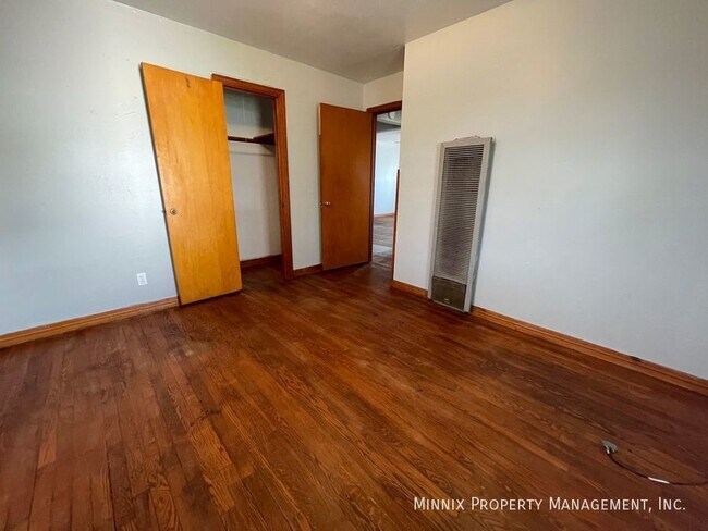 Building Photo - 310 SW 42nd Ave