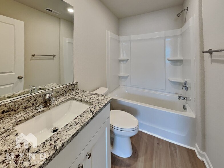 Building Photo - 402 Ivy Bank Dr