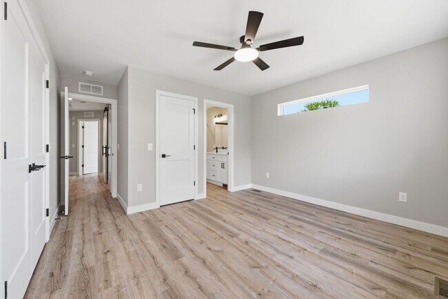 Building Photo - 4728 Walworth Ave