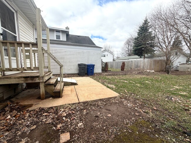 Building Photo - Cozy 2 Bedroom Single Family Home- Near Bellevue Wi