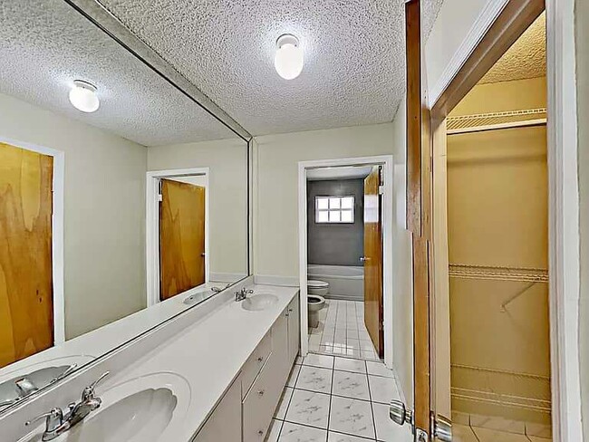 Building Photo - 6957 W 25th Ave