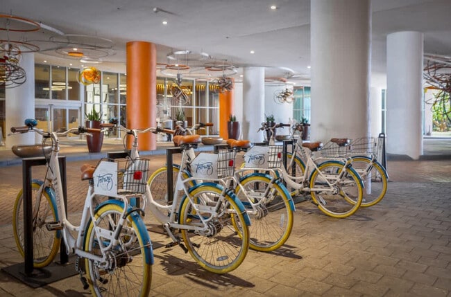 Building Photo - 4011 S Ocean Dr