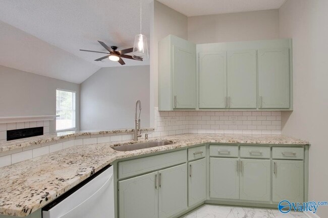 Building Photo - 118 River Oaks Dr
