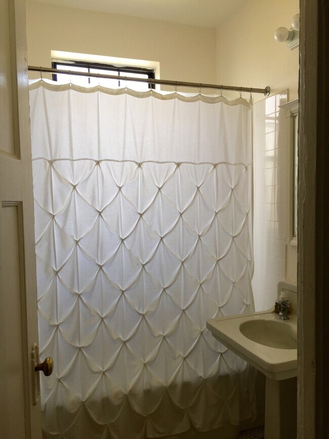 Building Photo - 1126 W Pratt Blvd