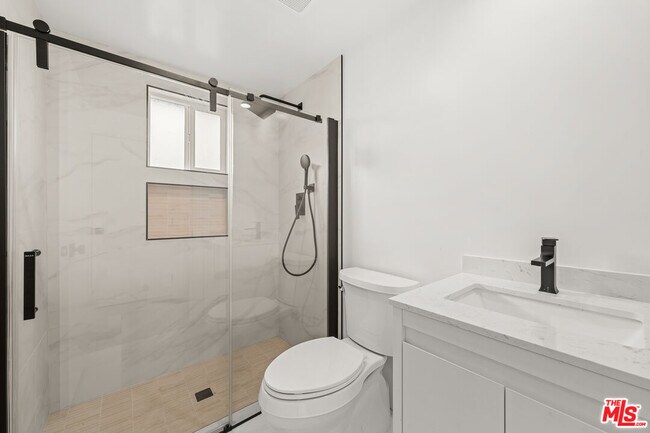 Building Photo - 4824 Saloma Ave
