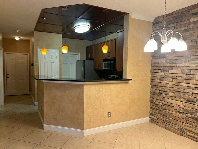 Building Photo - Upgraded First Floor Condo - Estate at Wes...