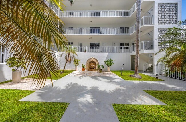 Building Photo - 10001 W Bay Harbor Dr