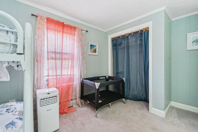 Building Photo - 2 Dover Ave