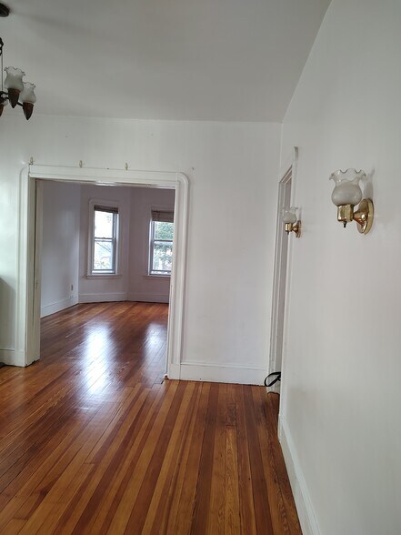 Building Photo - 42 Holyoke Rd