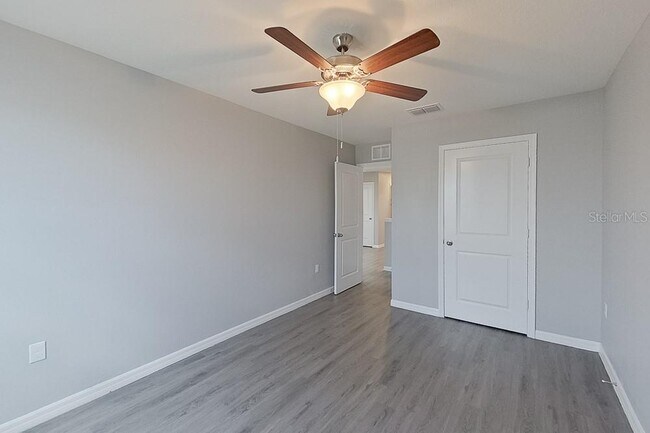 Building Photo - 8716 SW 44th Ct