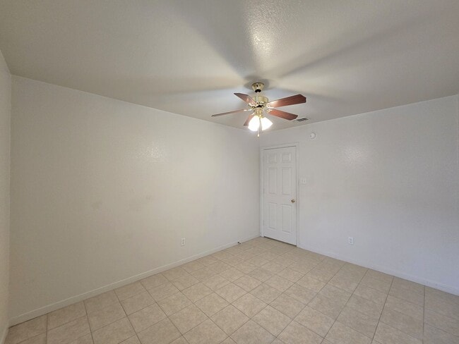 Building Photo - 1411 Nicholas Cir
