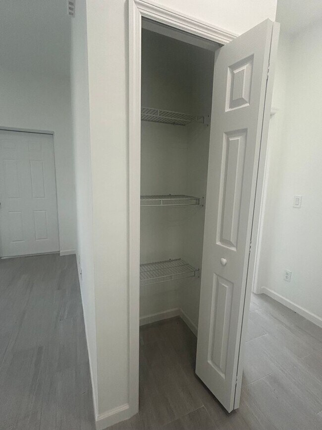 Building Photo - Brand-New Modern 2BR/2BA Home with Garage – Desirable Lake Placid Location