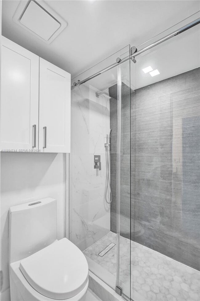 Building Photo - 3625 N Country Club Dr